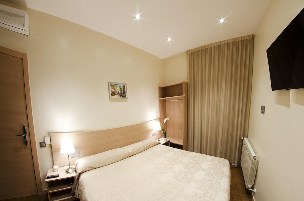 Hostal Excellence Barcelona Exterior foto