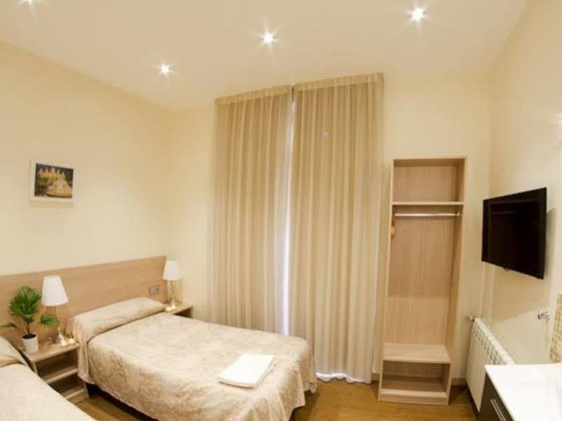 Hostal Excellence Barcelona Exterior foto